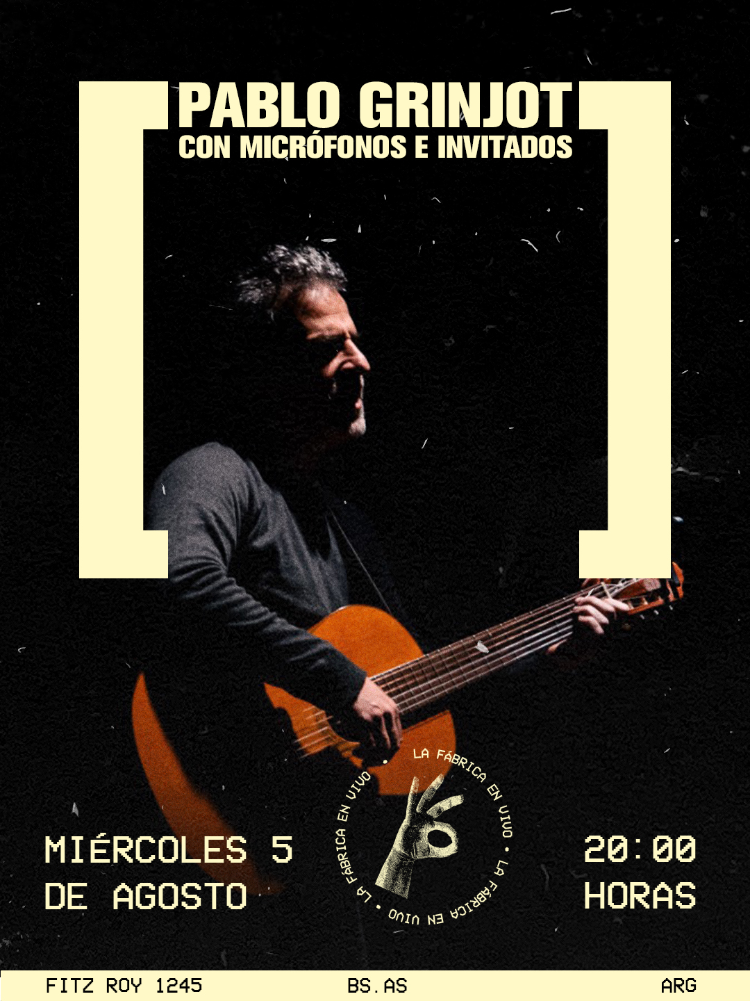 PABLO GRINJOT CON MICRÓFONO E INVITADOS